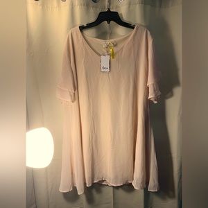 New Roiii Aofur dress. 3XL. Fully lined. Just above the knee. Layered sleeves